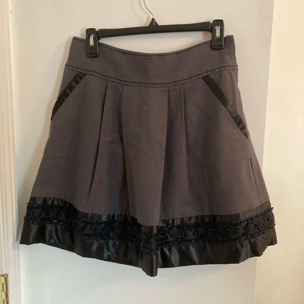 Elegant Gray Marc Jacob Skirt with Black Accents